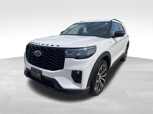 White Metallic 2025 Ford Explorer ST-Line