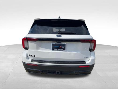 White Metallic 2025 Ford Explorer ST-Line