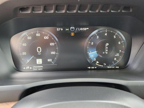 Bright Silver Metallic 2021 Volvo XC90 T6 Momentum