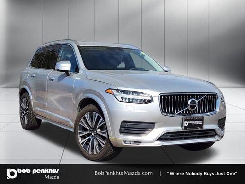 Bright Silver Metallic 2021 Volvo XC90 T6 Momentum