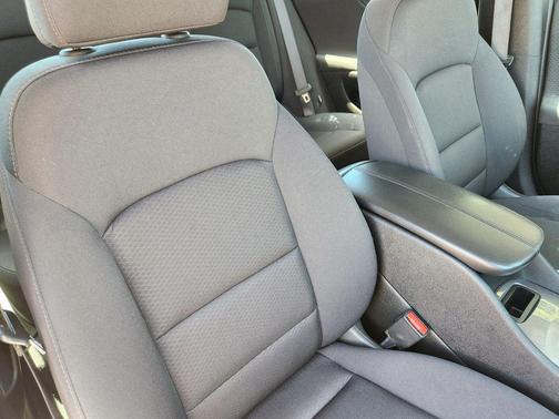Summit White 2024 Chevrolet Malibu FWD 1LT