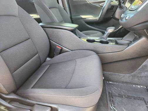 Summit White 2024 Chevrolet Malibu FWD 1LT