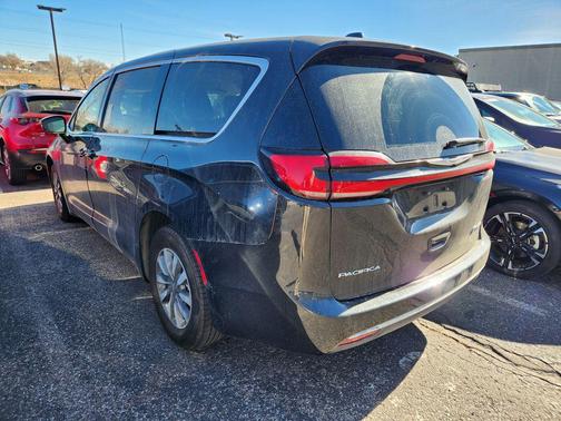 2024 Chrysler Pacifica Hybrid Select