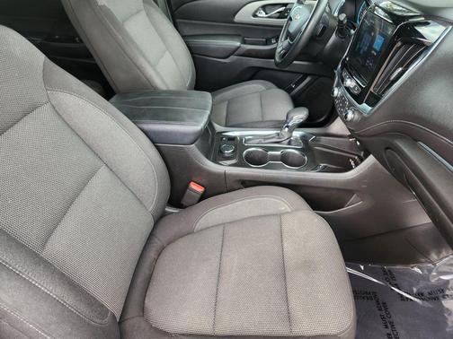 Summit White 2023 Chevrolet Traverse LT Cloth