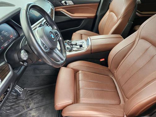 Black Sapphire Metallic 2021 BMW X7 M50i