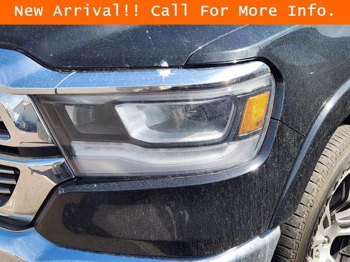Diamond Black Crystal Pearlcoat 2019 RAM 1500 Laramie
