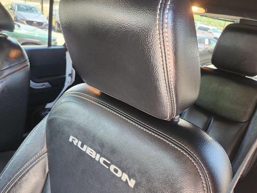 Bright White Clearcoat 2015 Jeep Wrangler Unlimited Rubicon