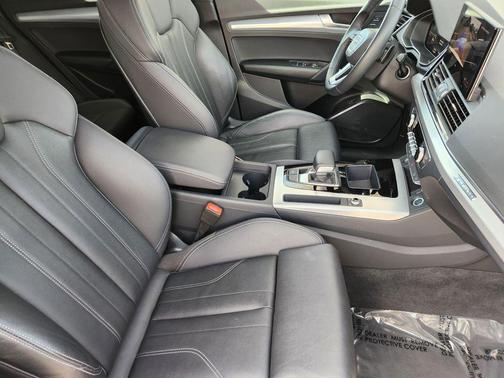 White 2025 Audi Q5 45 S line Premium