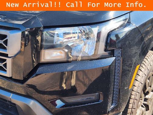 Super Black 2022 Nissan Frontier SV