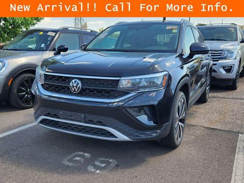 Deep Black Pearl 2024 Volkswagen Taos 1.5T SE