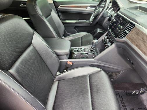 Platinum Gray Metallic 2018 Volkswagen Atlas 3.6L SEL