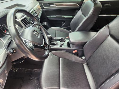 Platinum Gray Metallic 2018 Volkswagen Atlas 3.6L SEL