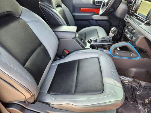 Hot Pepper Red Metallic Tinted Clearcoat 2023 Ford Bronco Black Diamond