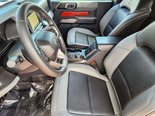 Hot Pepper Red Metallic Tinted Clearcoat 2023 Ford Bronco Black Diamond