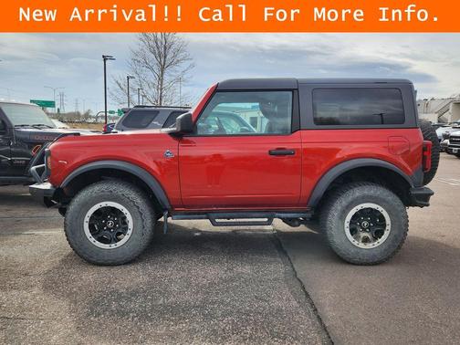 Hot Pepper Red Metallic Tinted Clearcoat 2023 Ford Bronco Black Diamond