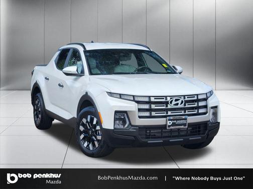 Atlas White 2025 Hyundai SANTA CRUZ SEL