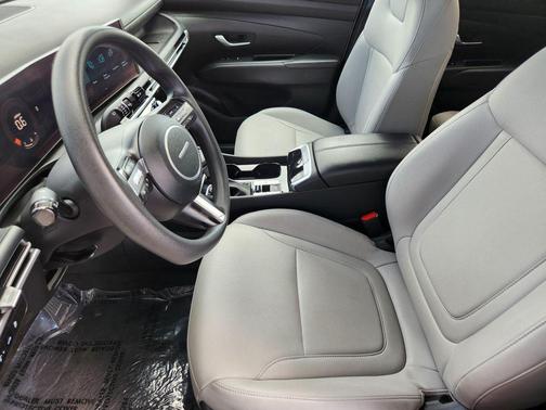 Atlas White 2025 Hyundai SANTA CRUZ SEL