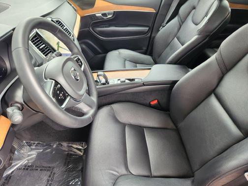 Silver Dawn Metallic 2023 Volvo XC90 B5 Plus