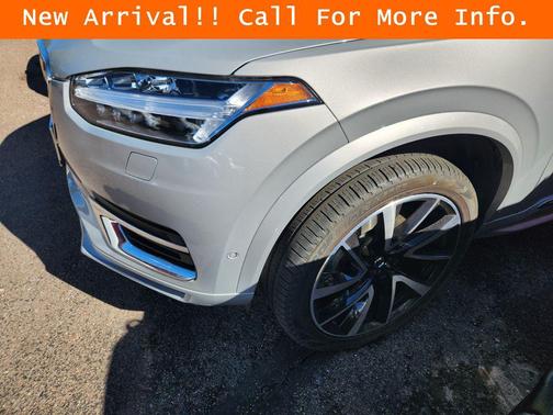 Silver Dawn Metallic 2023 Volvo XC90 B5 Plus
