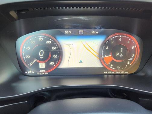 2022 Volvo XC40 T5 R-Design