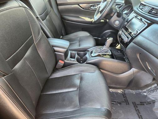 Magnetic Black Pearl 2020 Nissan Rogue SL
