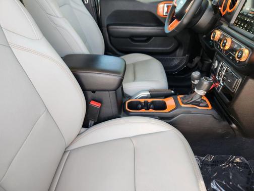 Black Clearcoat 2022 Jeep Gladiator Mojave 4x4