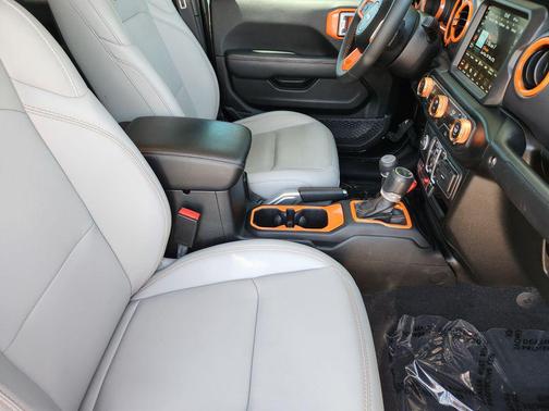 Black Clearcoat 2022 Jeep Gladiator Mojave 4x4