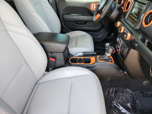 Black Clearcoat 2022 Jeep Gladiator Mojave 4x4