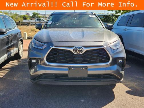 Magnetic Gray Metallic 2023 Toyota Highlander XLE