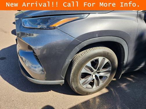 Magnetic Gray Metallic 2023 Toyota Highlander XLE