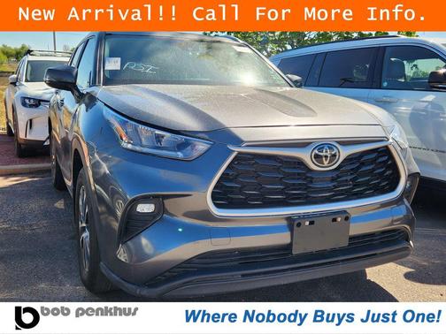 Magnetic Gray Metallic 2023 Toyota Highlander XLE