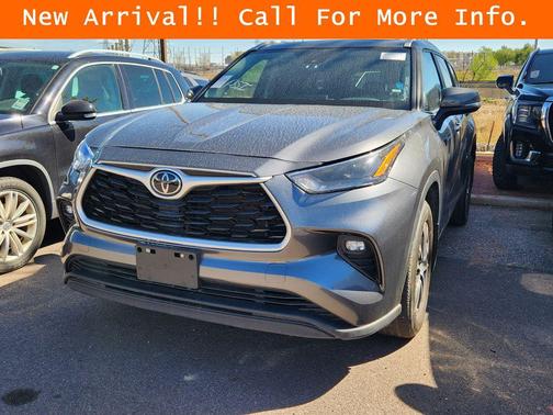 Magnetic Gray Metallic 2023 Toyota Highlander XLE