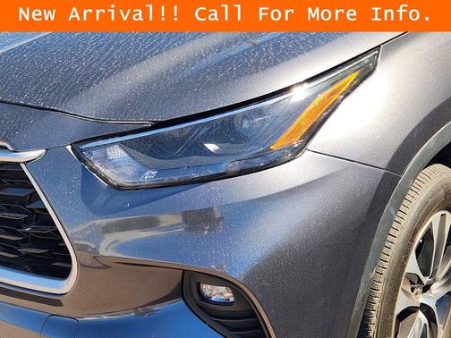 Magnetic Gray Metallic 2023 Toyota Highlander XLE