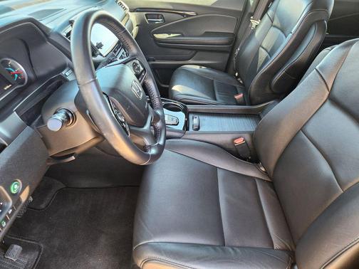 2022 Honda Pilot Touring 8-Passenger