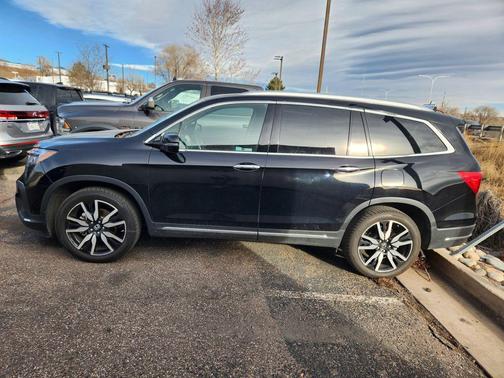 2022 Honda Pilot Touring 8-Passenger