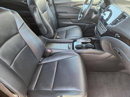 2022 Honda Pilot Touring 8-Passenger