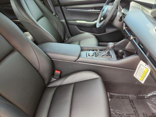 Platinumquartz 2026 Mazda Mazda3 FWD w/Preferred Package