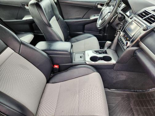 Magnetic Gray Metallic 2014 Toyota Camry SE