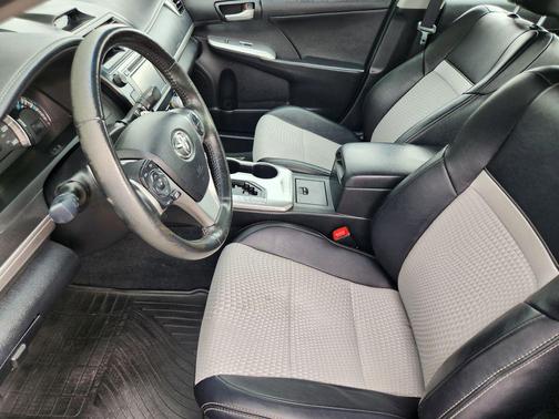 Magnetic Gray Metallic 2014 Toyota Camry SE