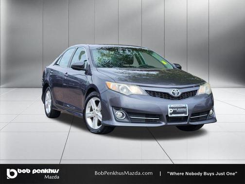 Magnetic Gray Metallic 2014 Toyota Camry SE