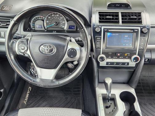 Magnetic Gray Metallic 2014 Toyota Camry SE