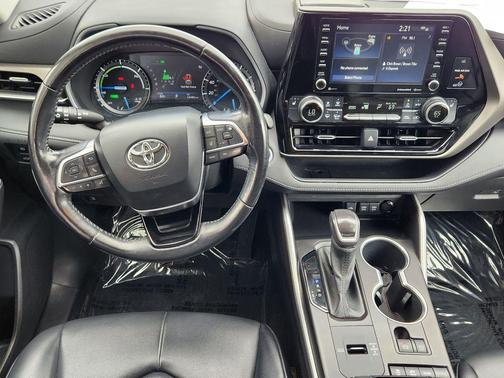Blizzard Pearl 2020 Toyota Highlander Hybrid XLE