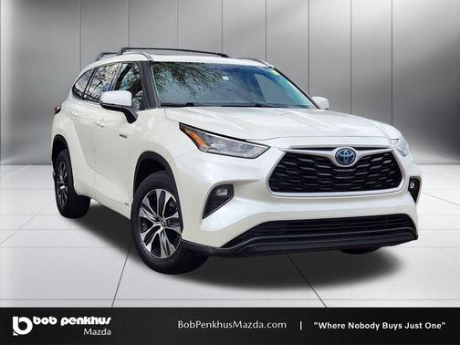 Blizzard Pearl 2020 Toyota Highlander Hybrid XLE