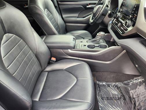 Blizzard Pearl 2020 Toyota Highlander Hybrid XLE