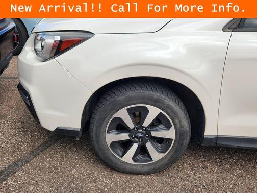 Crystal White Pearl 2017 Subaru Forester 2.5i Premium