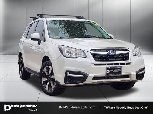Crystal White Pearl 2017 Subaru Forester 2.5i Premium