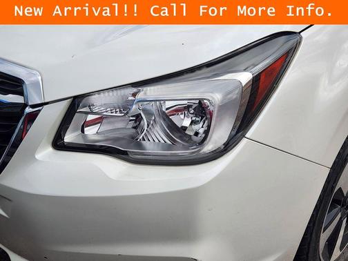 Crystal White Pearl 2017 Subaru Forester 2.5i Premium