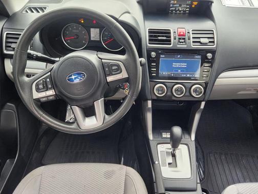 Crystal White Pearl 2017 Subaru Forester 2.5i Premium