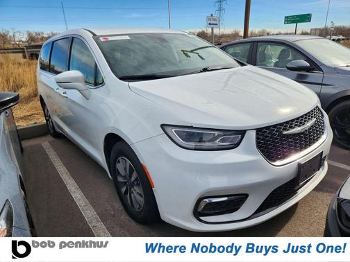 2022 Chrysler Pacifica Hybrid Touring L