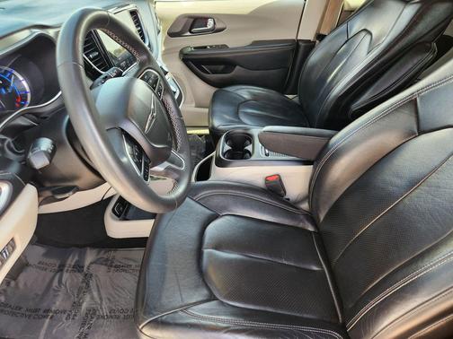 2022 Chrysler Pacifica Hybrid Touring L